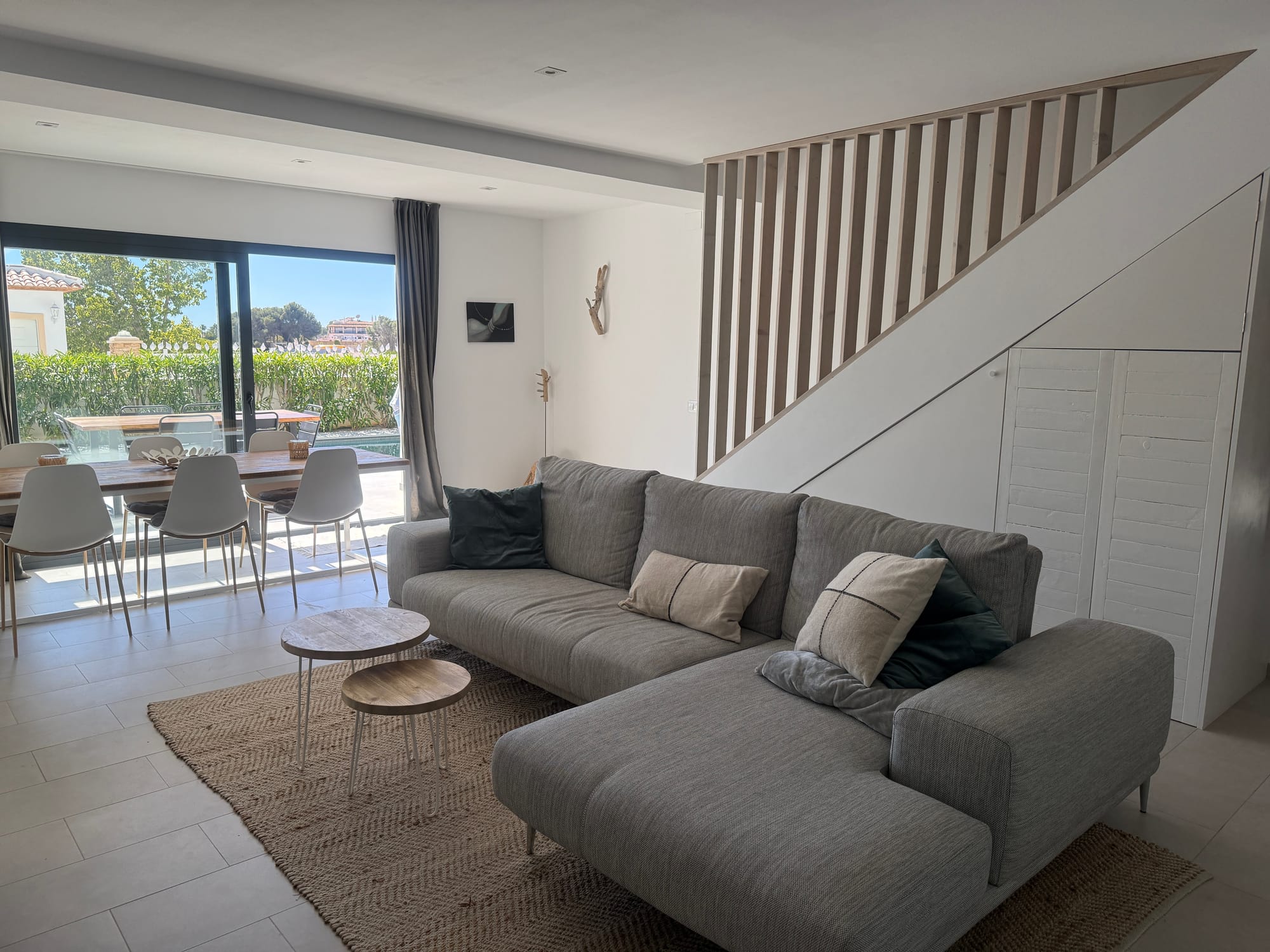 Living & Kitchen Area